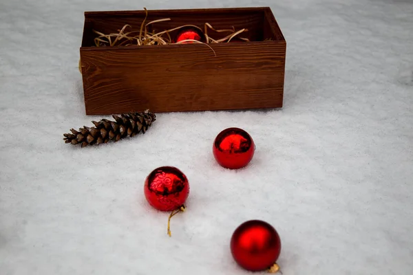 Julgran Spel Snö Nya Dekorationer Låda Med Julen Leksaker — Stockfoto