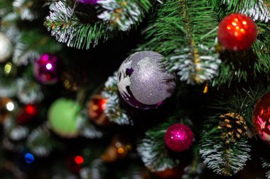 Süslü Noel ağacı