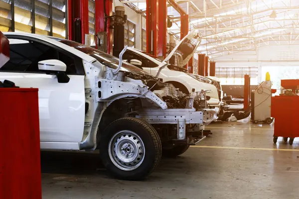 Auto Kfz Reparatur Service Center Mit Soft Fokus Und Überlicht — Stockfoto