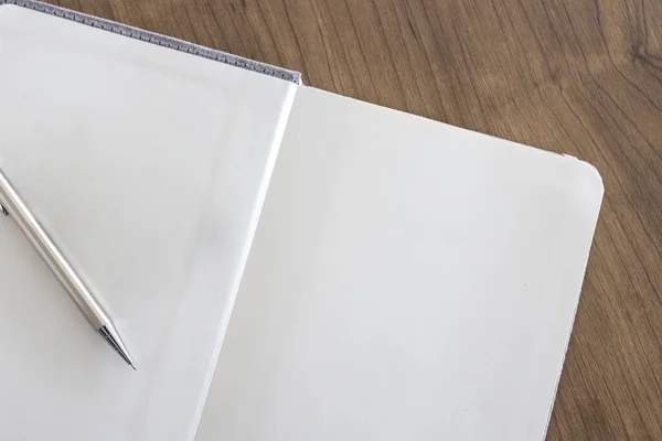 Draufsicht Auf Leere Offene Notizbuchseite Und Bleistift Auf Holztischhintergrund Büro — Stockfoto