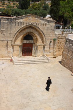 Kadim Kudüs kiliseye yürüyüş Hıristiyan rahip