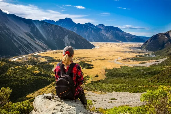 Женщина Турист Идущая Кеплер Трек Новая Зеландия — стоковое фото