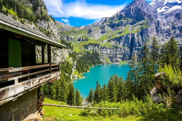 Benzersiz Oeschinensee Gölü Nde Renkli Bir Yaz Sabahı Sviçre Alplerinde — Stok fotoğraf
