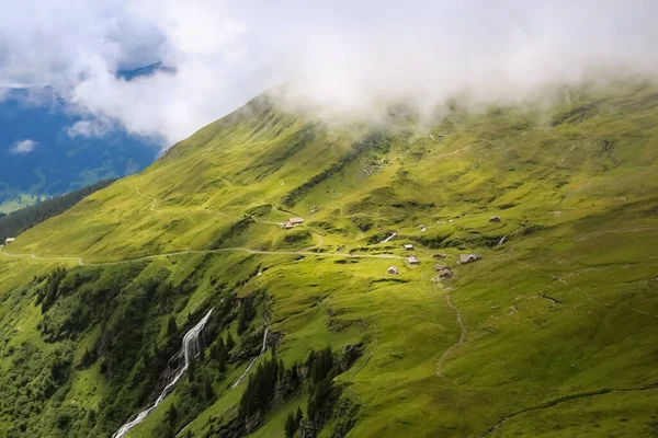 这壮观的景色来自瑞士格林德沃德山顶的天堂 — 图库照片