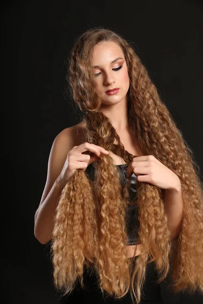 Девушка Длинными Волосами Студийный Снимок — стоковое фото
