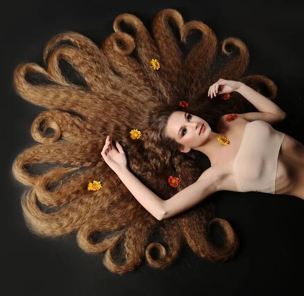Девушка Длинными Волосами Студийный Снимок — стоковое фото