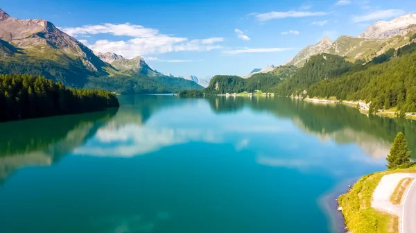瑞士Silvaplana湖无人机视图 — 图库照片