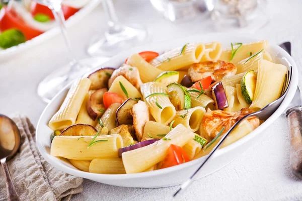 Groenten en kip pasta — Stockfoto