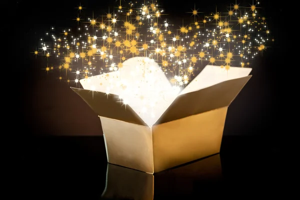 光沢のあるゴールド クリスマス ボックス — ストック写真