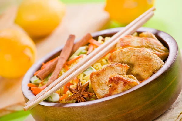 Wooden Bowl Of Chicken Curry — Stock Photo, Image