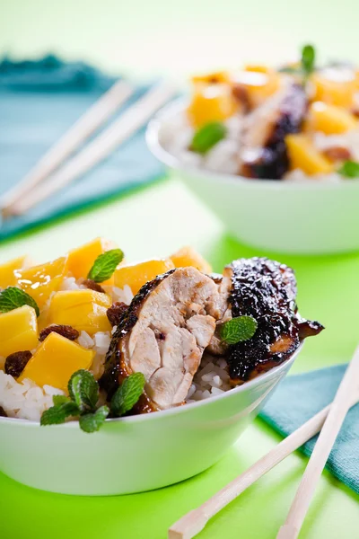 Barbecue Chicken And Mango — Stock Photo, Image