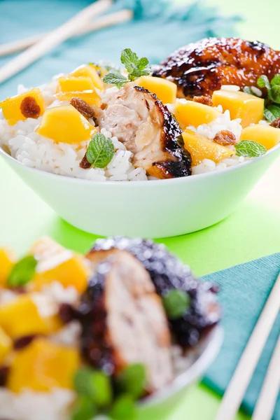 Thai Chicken With Rice And Mango — Stock Photo, Image