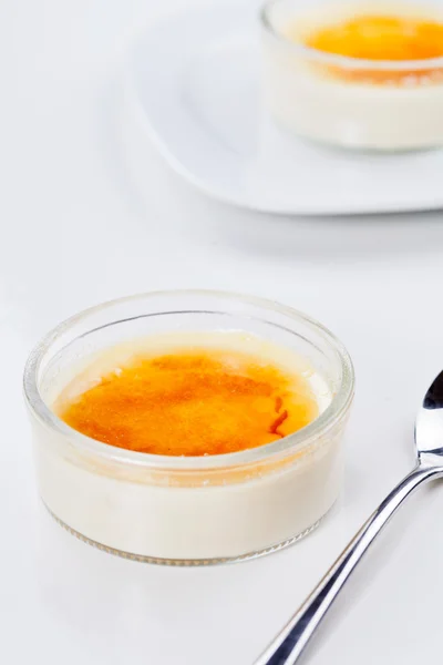 Creme brulee efterrätt — Stockfoto