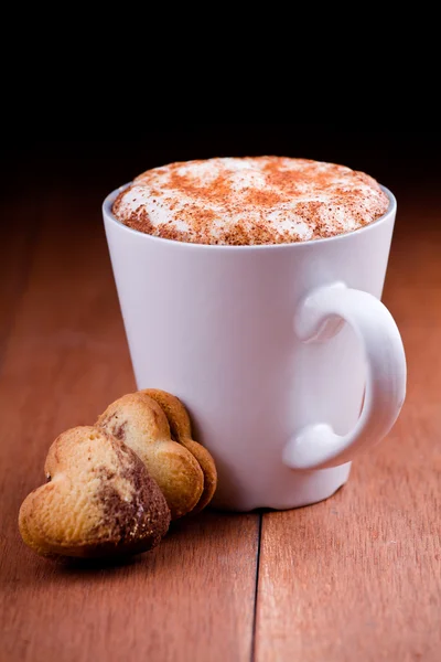 Cappuccino und Kekse — Stockfoto