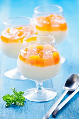 kayısı ve vanilya krem