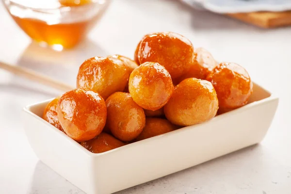 Gagica Facut Acasa Grec Loukoumades Dough Balls Miere Fotografie de stoc