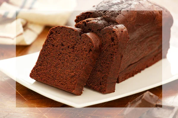 Scheiben Hausgemachten Kuchen Aus Dunkler Schokolade Auf Einem Teller — Stockfoto