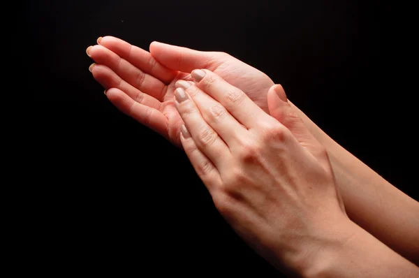 Mãos femininas batendo palmas — Fotografia de Stock