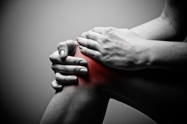 woman having knee pain