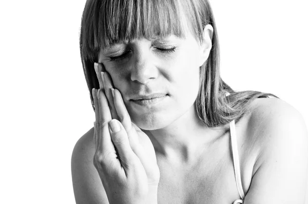 Attraktive Frau leidet unter Zahnschmerzen — Stockfoto