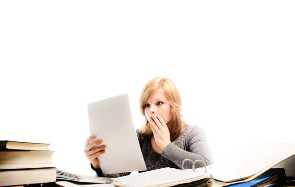 Benadrukt student voor een examen - geïsoleerd op witte backgr te herzien — Stockfoto