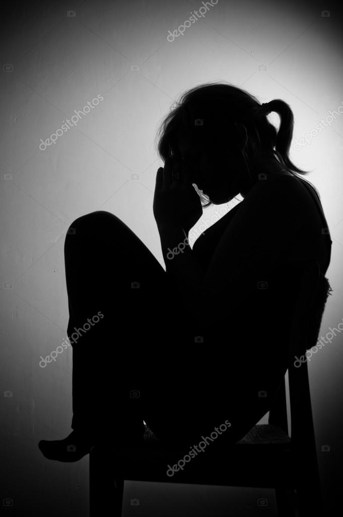 Cabeça feminina triste preto e branco puro - Triste - Menina foto