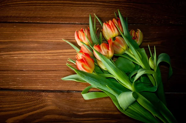 Tulips on rustic wooden table — Stock Photo, Image