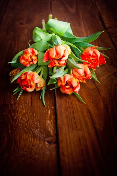 Tulips on rustic wooden table — Stock Photo, Image