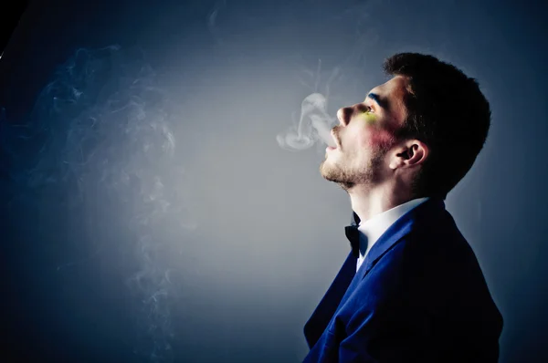 The young man smokes cigarette — Stock Photo, Image