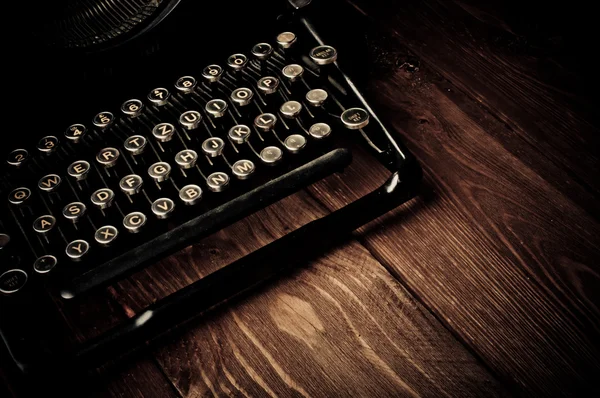 Machine à écrire vintage, retouche dans un style rétro — Photo