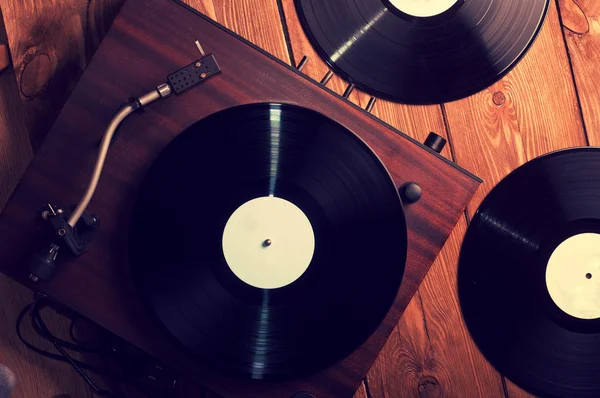 Vintage rötuş, eski gramofon ve gramofon kayıtları — Stok fotoğraf
