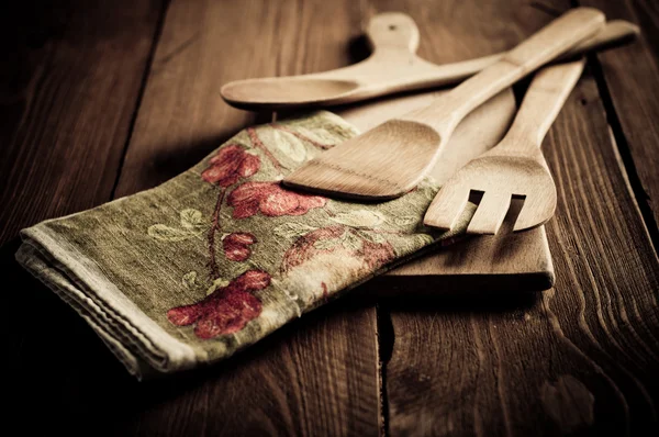 Empty vintage cutting board on planks — Stock Photo, Image