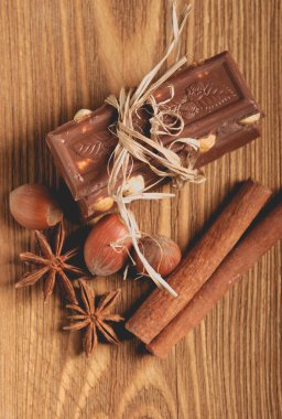 çikolata kurullarında yatan küpleri