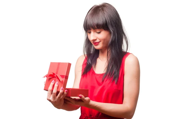 Beautiful brunette opens gift — Stock Photo, Image