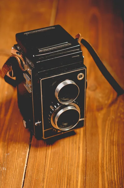 Vintage camera on wooden background — Stock Photo, Image