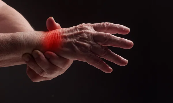 Senior hands. Suffering from pain and rheumatism — Stock Photo, Image