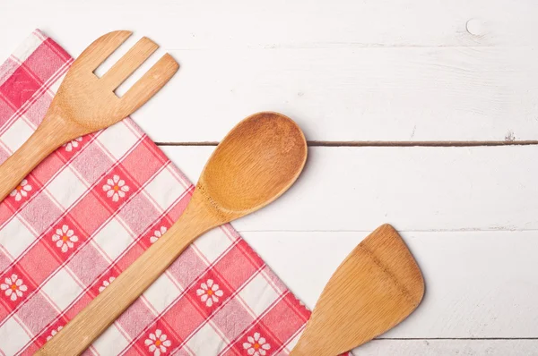 Fundo com mesa de madeira e toalha de mesa — Fotografia de Stock