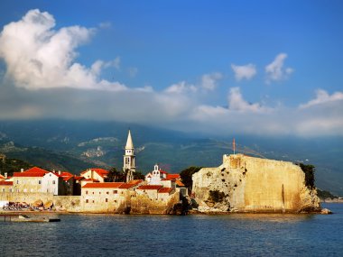 Deniz kenarında tarihi şehir