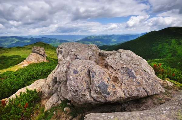 Rocce in montagna — Foto Stock