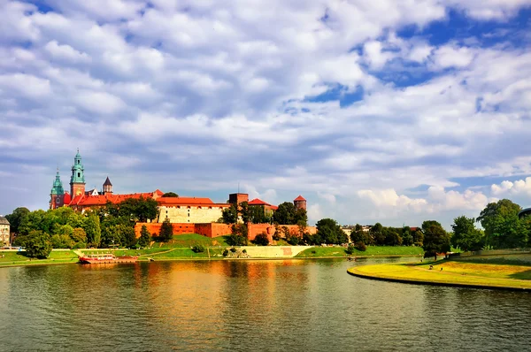 Zamek nad rzeką — Zdjęcie stockowe