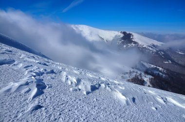 dağlarda soğuk sabah