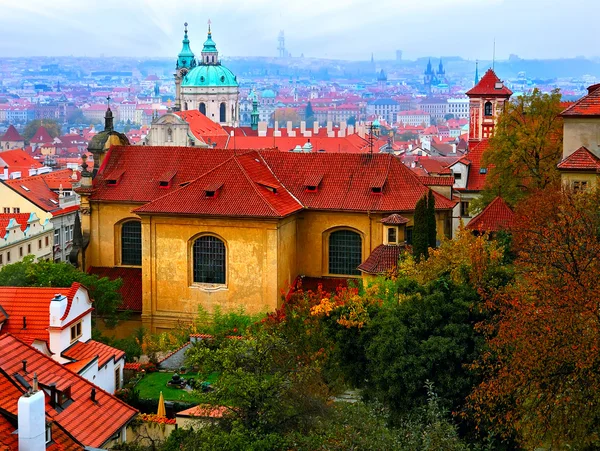 Gamla staden i praha — Stockfoto