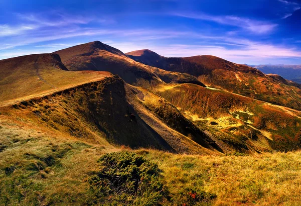 Por do sol das montanhas dos Cárpatos — Fotografia de Stock