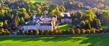 salzburg Alpleri'nde Manastırı 