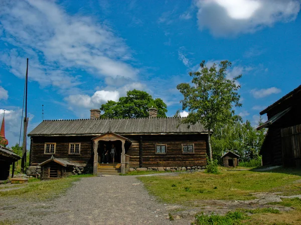 Alte Hütte im Skansen Park — Stockfoto