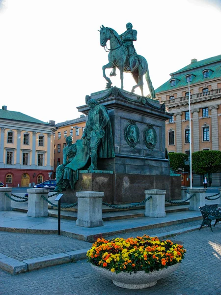 Gustav przystanków środków komunikacji miejskiej statua — Zdjęcie stockowe