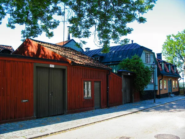 木结构房屋在斯德哥尔摩街头 (瑞典) — 图库照片