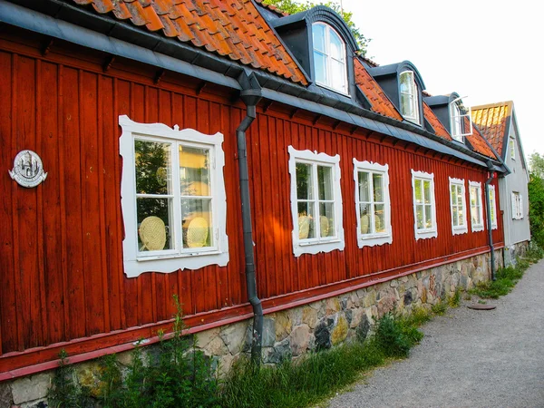 Rotes schwedisches Holzhaus — Stockfoto