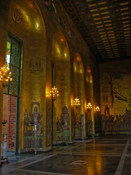 Altın (Stockholm Kungsholmen odasında)