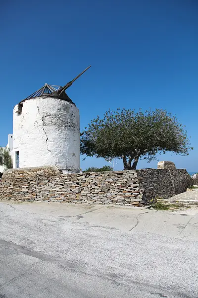Windmühle auf der Insel Paros — Stockfoto